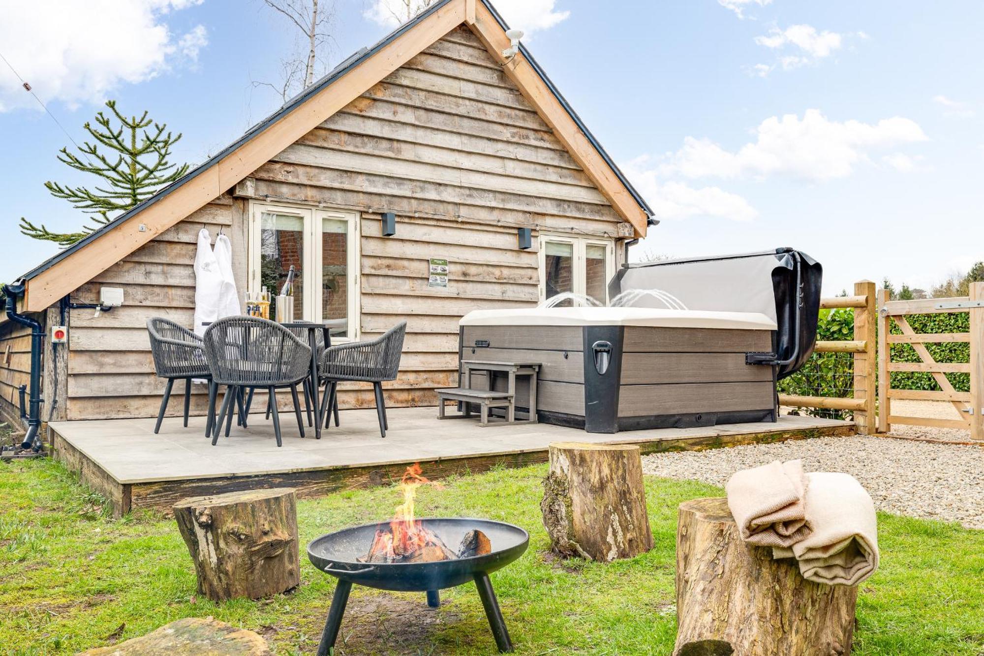 Oak Tree Hideaway Villa วิตเชิร์ช ภายนอก รูปภาพ