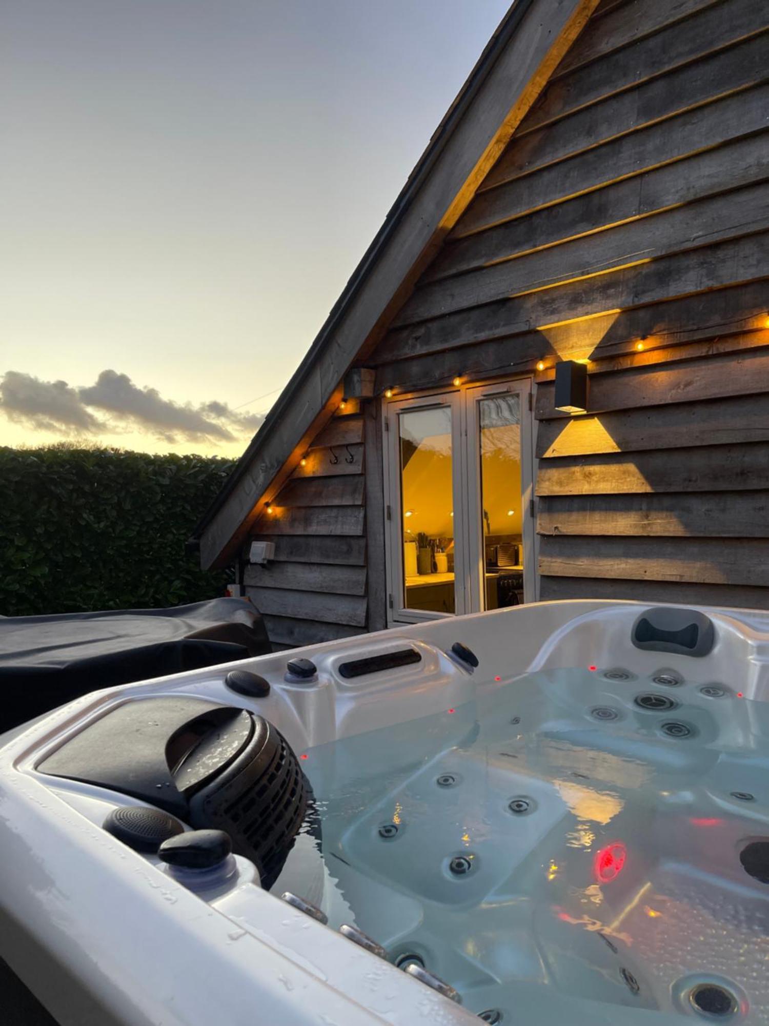 Oak Tree Hideaway Villa วิตเชิร์ช ภายนอก รูปภาพ